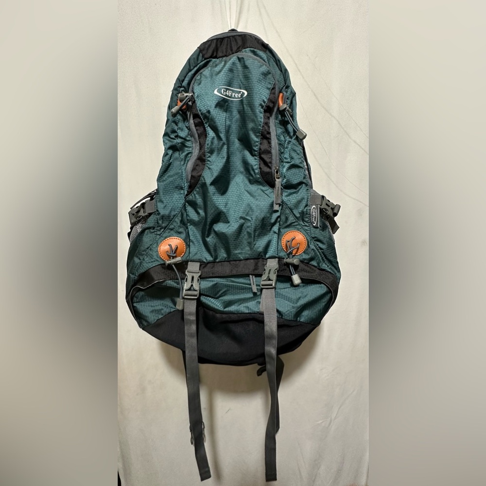 G4Free  Men's Green and Black Backpack